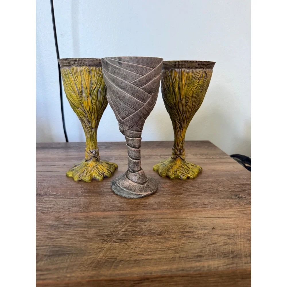 Vintage set of three plastic Halloween spooky creepy horror goblets 7